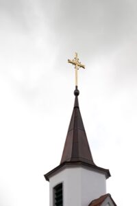 Kapellenturm mit Kreuz